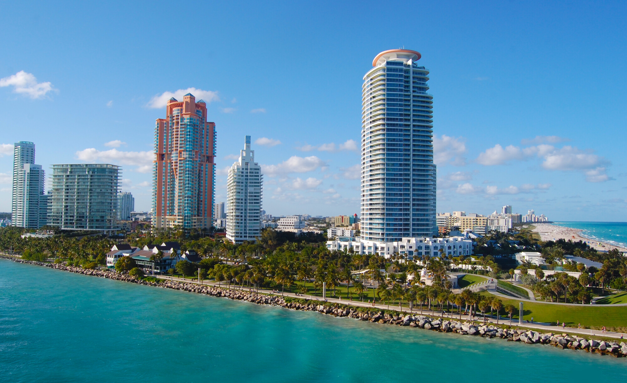 Are condos in Miami a good option for rental investors, and what areas are best? Read this guide to learn about the market and discover the top neighborhoods.