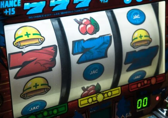 How to win real money playing slots