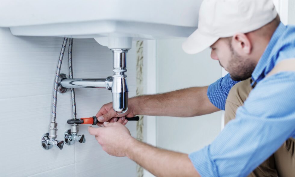 As a homeowner, it is important to be aware of any plumbing issues you may encounter. Here are a few problems to look out for.