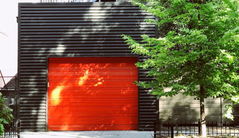 4 Benefits of Investing In A Garage Door Screen