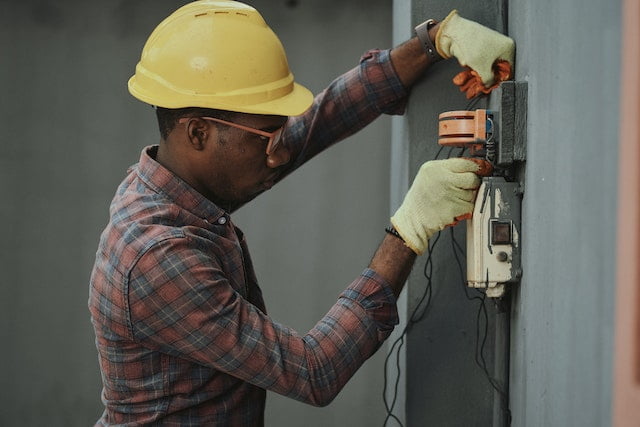 How to Choose the Right Electrician for Your Needs