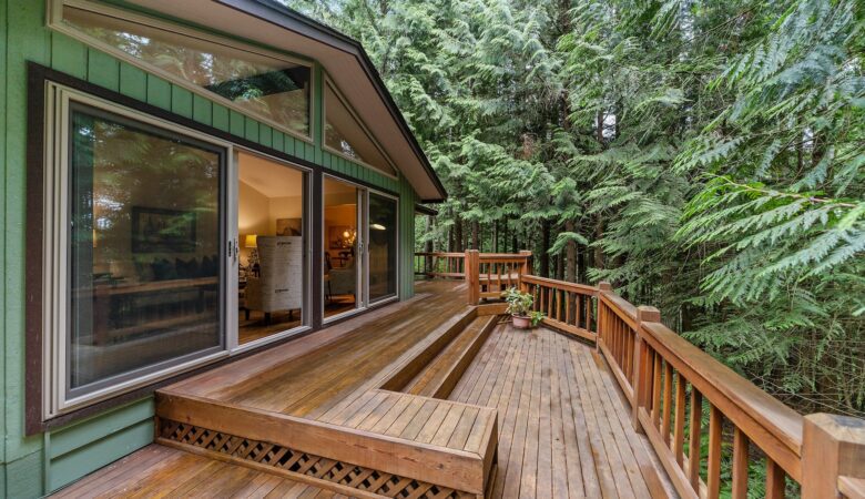 6 Innovative Features for Modern Deck Designs