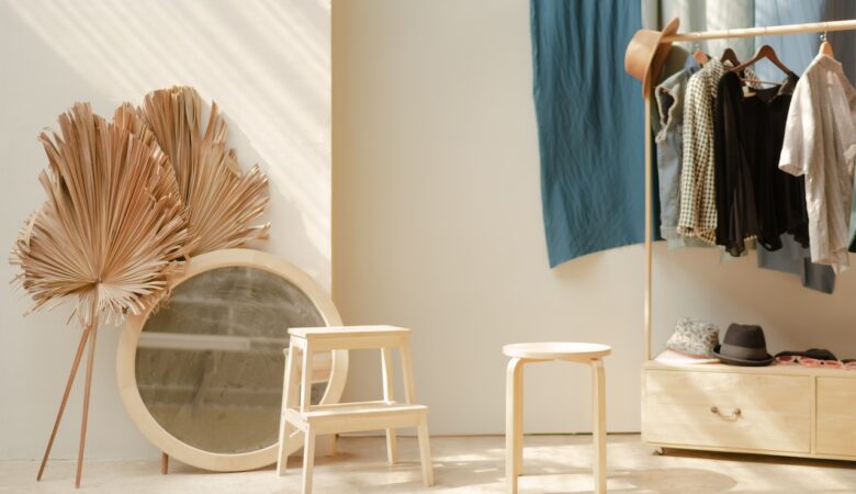 5 Essential Clothing Pieces You Should Have in Your Closet