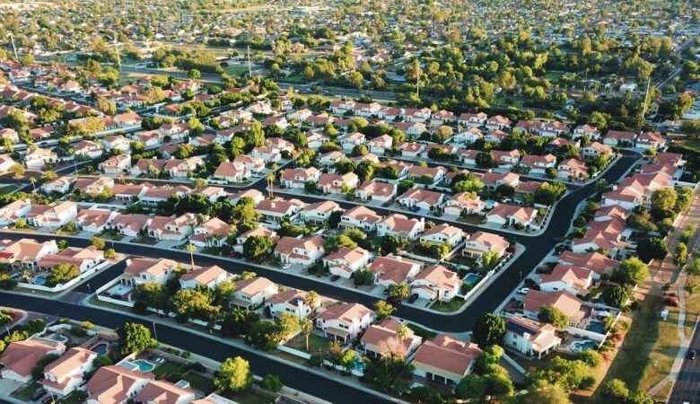 Suburbs vs. City Living - A Guide to Balancing Aesthetics and Location