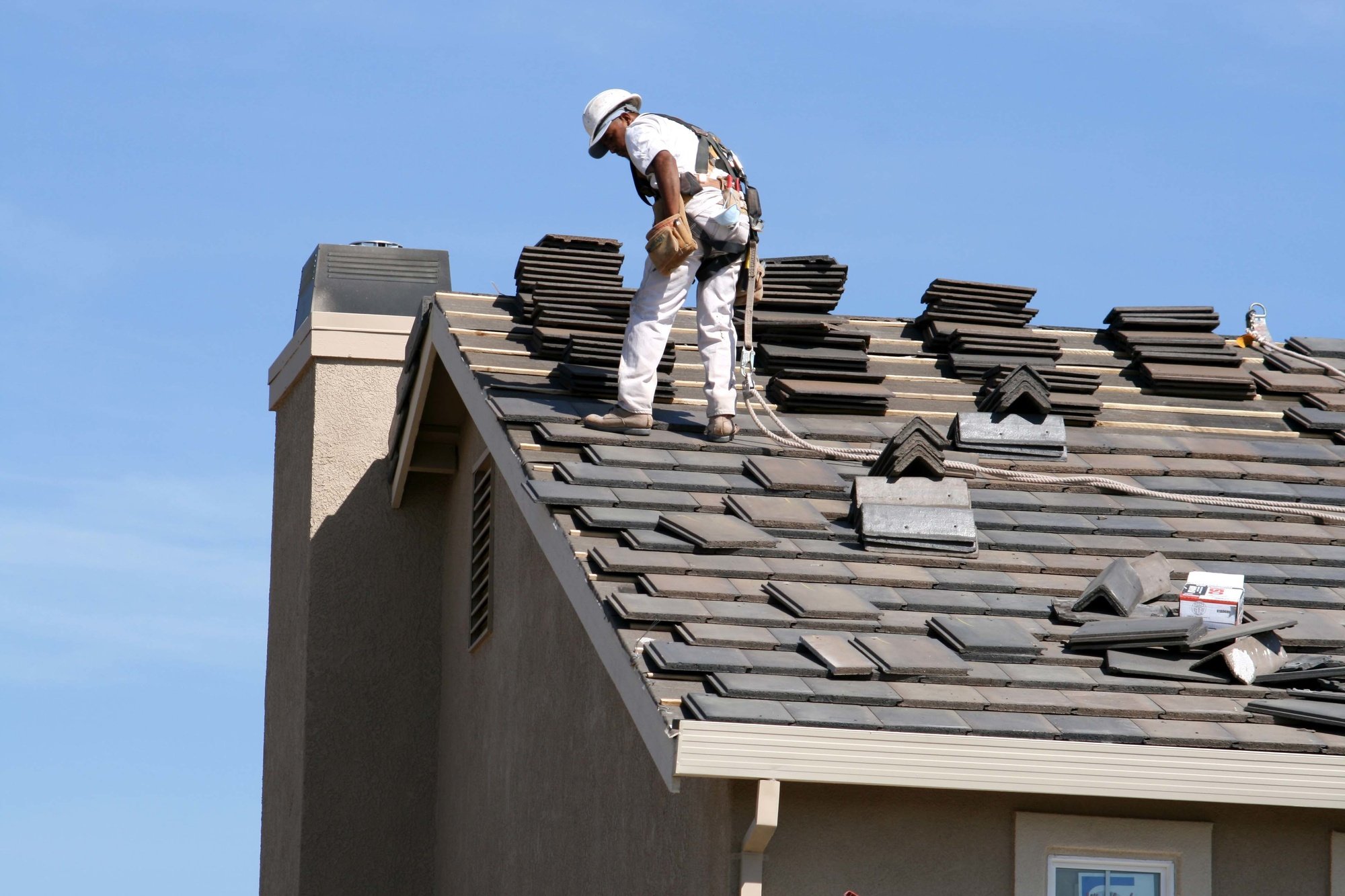 Follow expert advice to choose a top-notch roofing company. Elevate your roofing experience with these essential tips for quality and reliability.