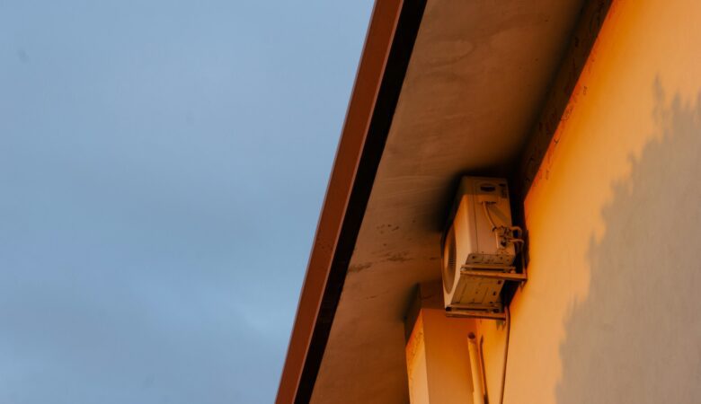 Understanding Seasonal Climate Impact on Air Conditioning Efficiency